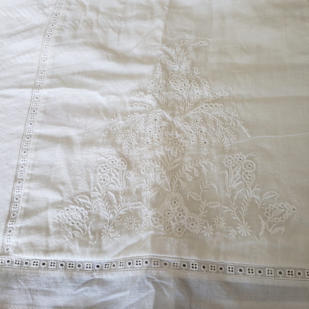 Embroidered Tank - Picture 6 of 10